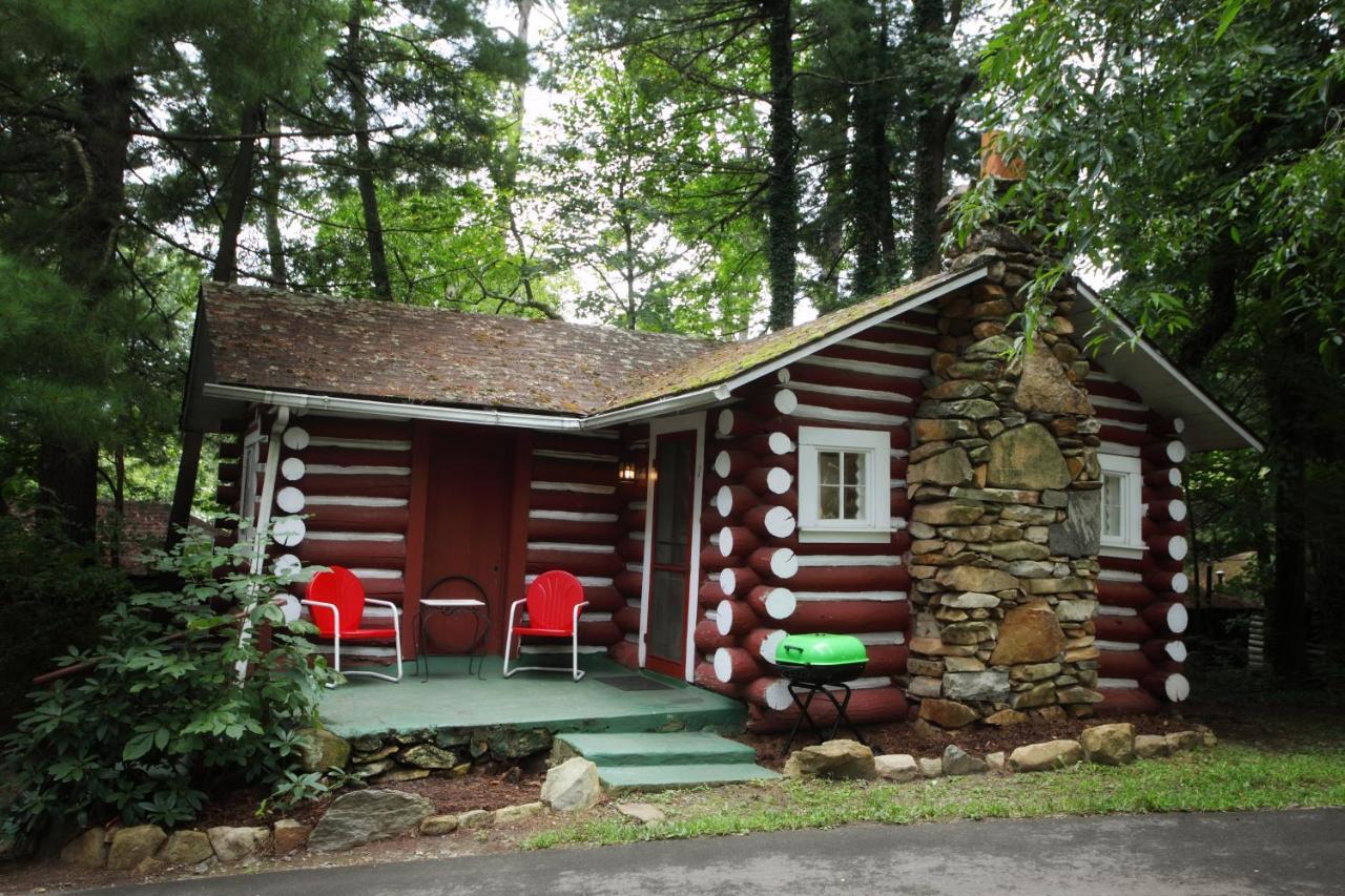 The Pines Cottages Woodfin Exterior photo