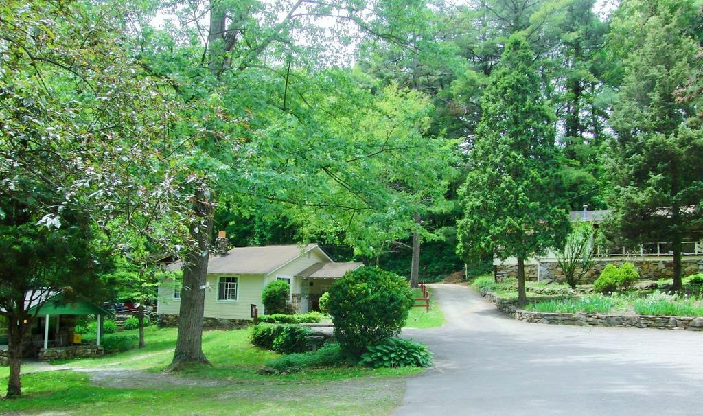 The Pines Cottages Woodfin Exterior photo